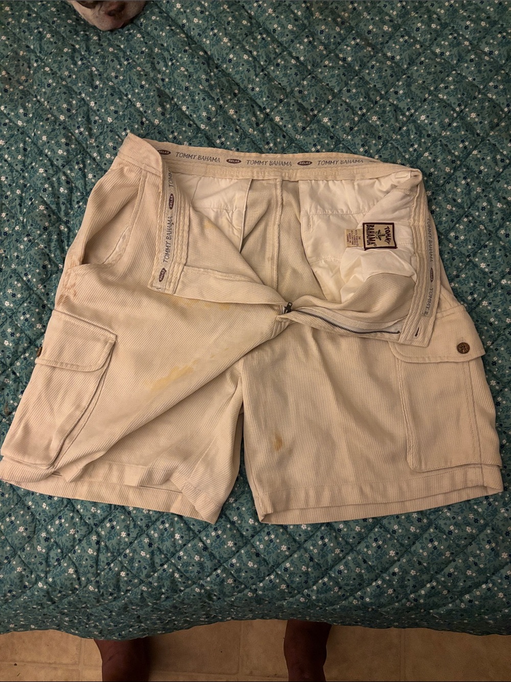 Tommy Bahama Men’s Cream/Tan Cargo Shorts